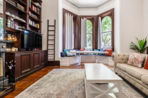 Elwood Manor - A Restored Art-Deco Gem
